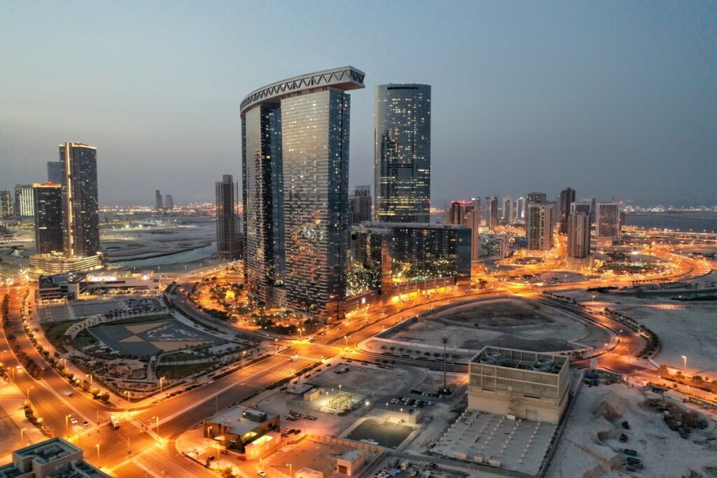 Making Smart Investments in Abu Dhabi, UAE: Tips from Financial Experts.