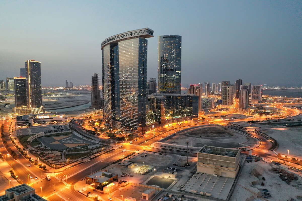 The Role of Financial Consultants in Abu Dhabi's Economic Growth and Development
